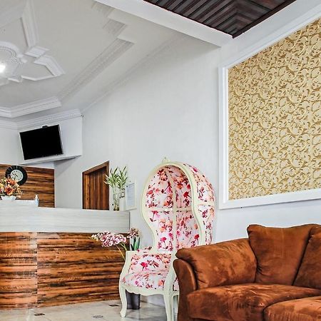 Oyo 90221 Makarim Guest House Syariah パンカランブーン エクステリア 写真