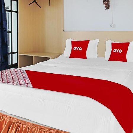 Oyo 90221 Makarim Guest House Syariah パンカランブーン エクステリア 写真