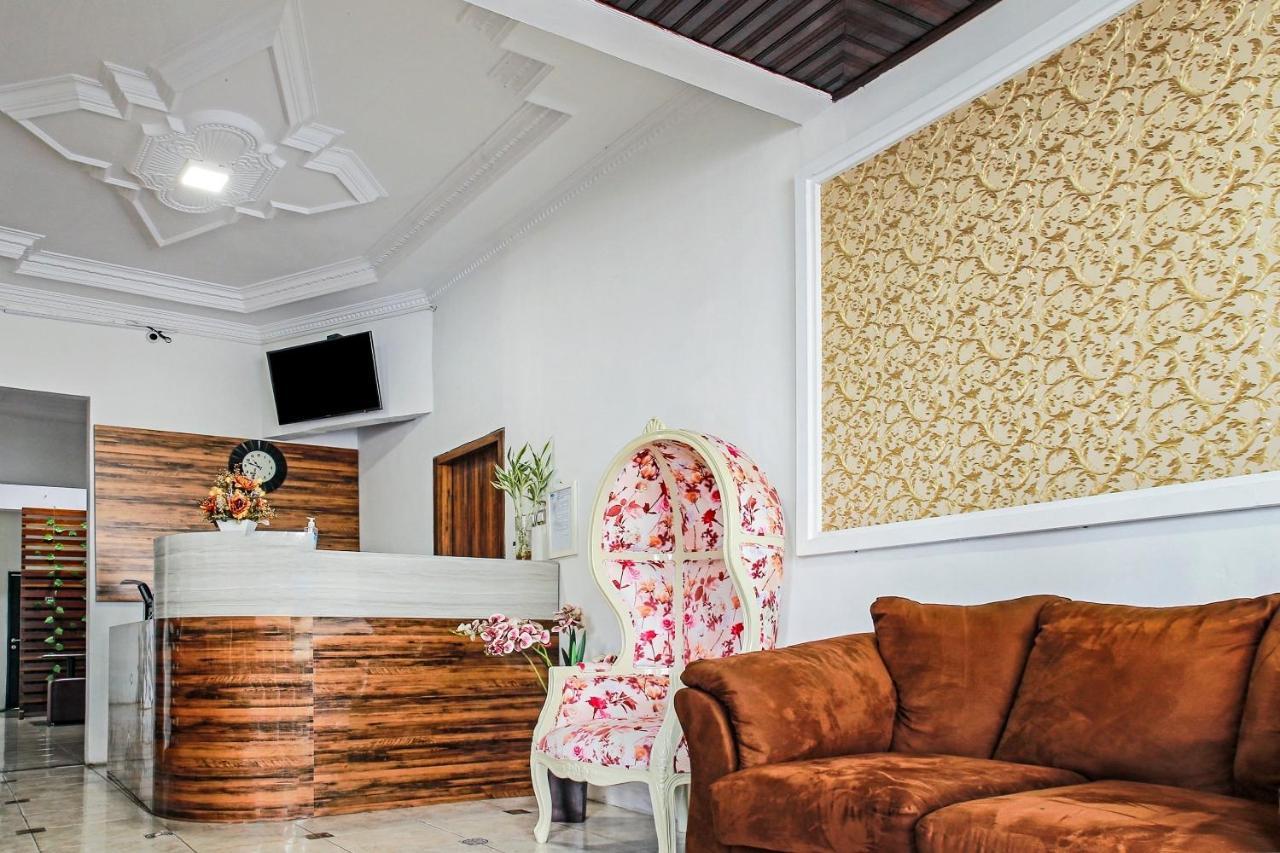 Oyo 90221 Makarim Guest House Syariah パンカランブーン エクステリア 写真