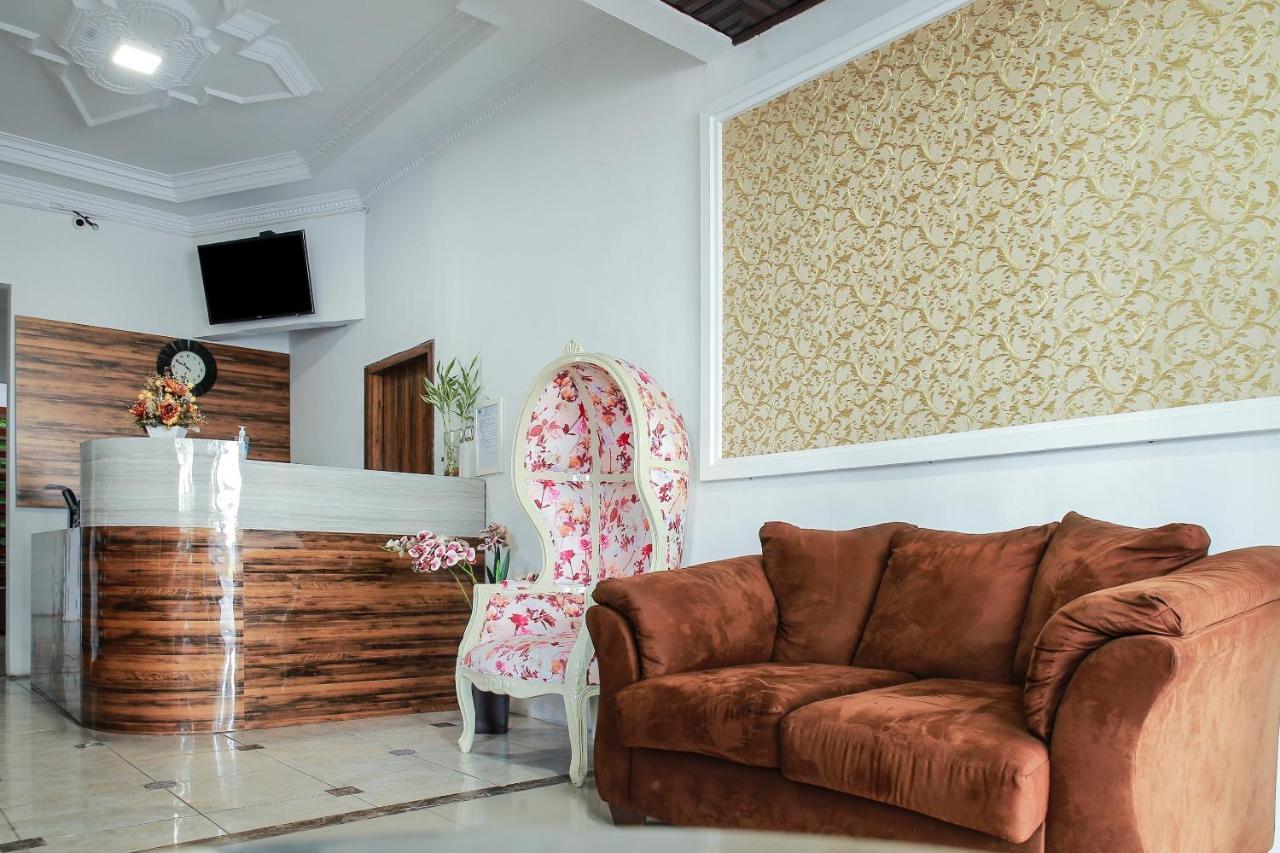 Oyo 90221 Makarim Guest House Syariah パンカランブーン エクステリア 写真