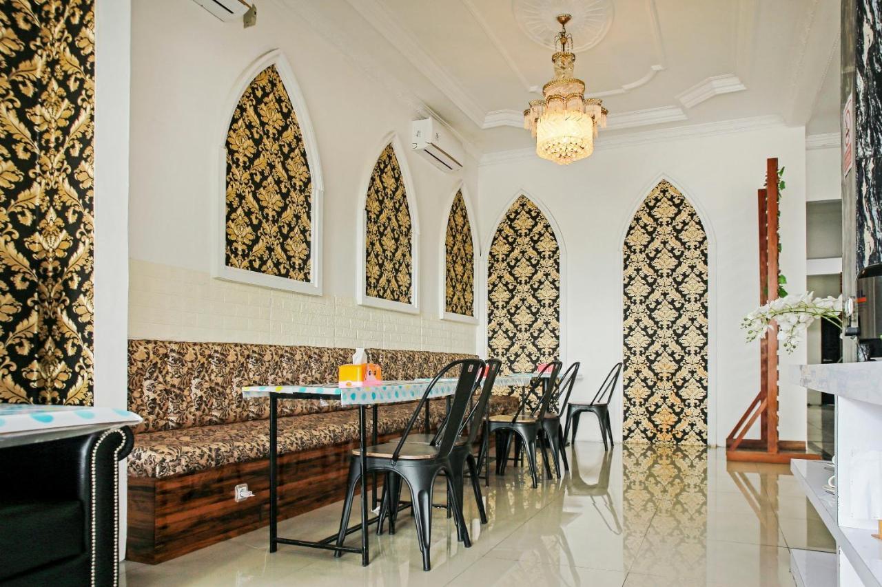 Oyo 90221 Makarim Guest House Syariah パンカランブーン エクステリア 写真