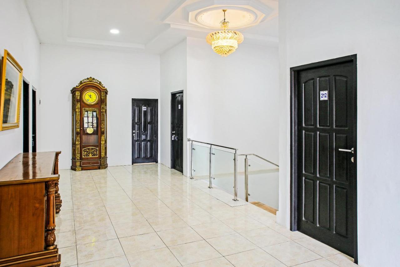Oyo 90221 Makarim Guest House Syariah パンカランブーン エクステリア 写真