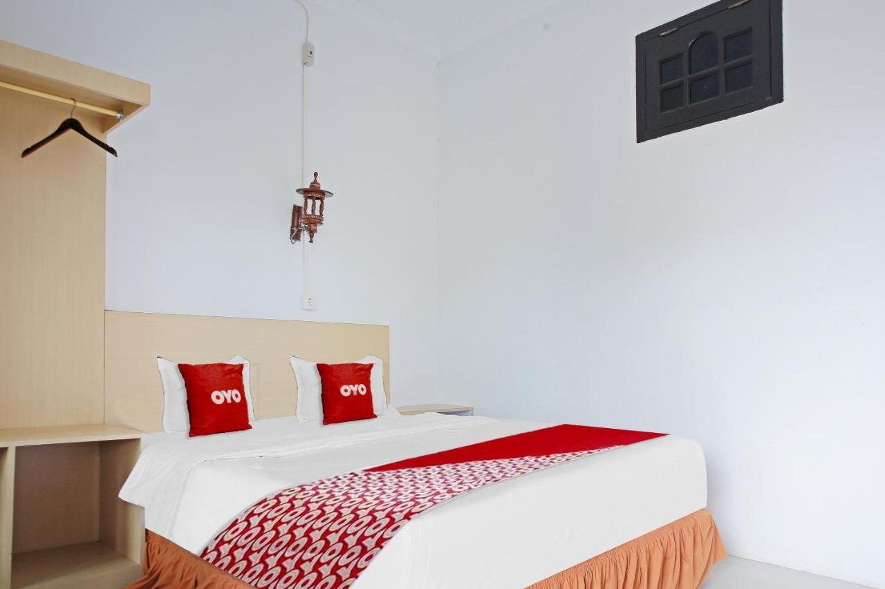 Oyo 90221 Makarim Guest House Syariah パンカランブーン エクステリア 写真