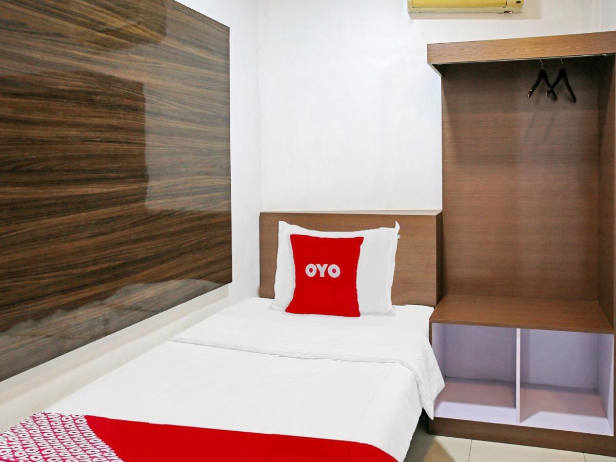 Oyo 90221 Makarim Guest House Syariah パンカランブーン エクステリア 写真