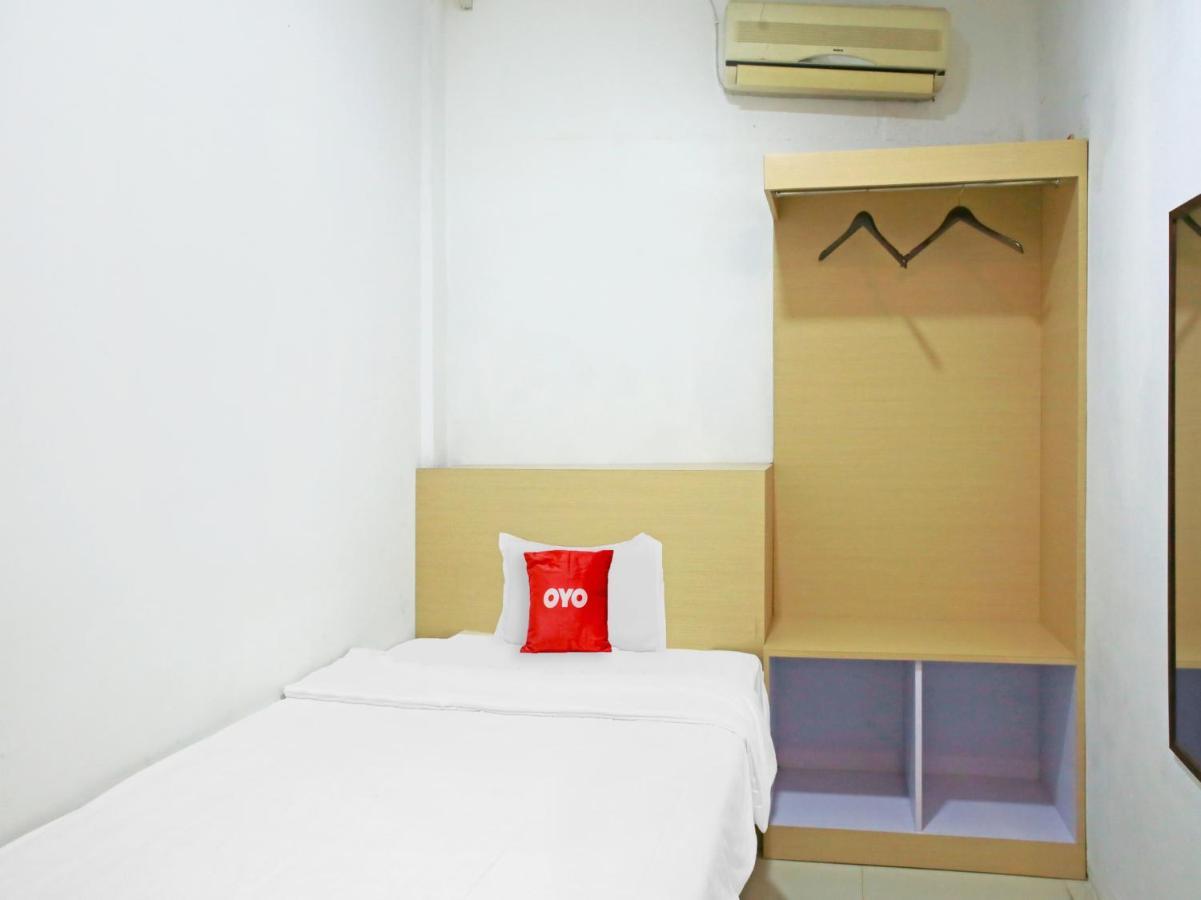 Oyo 90221 Makarim Guest House Syariah パンカランブーン エクステリア 写真