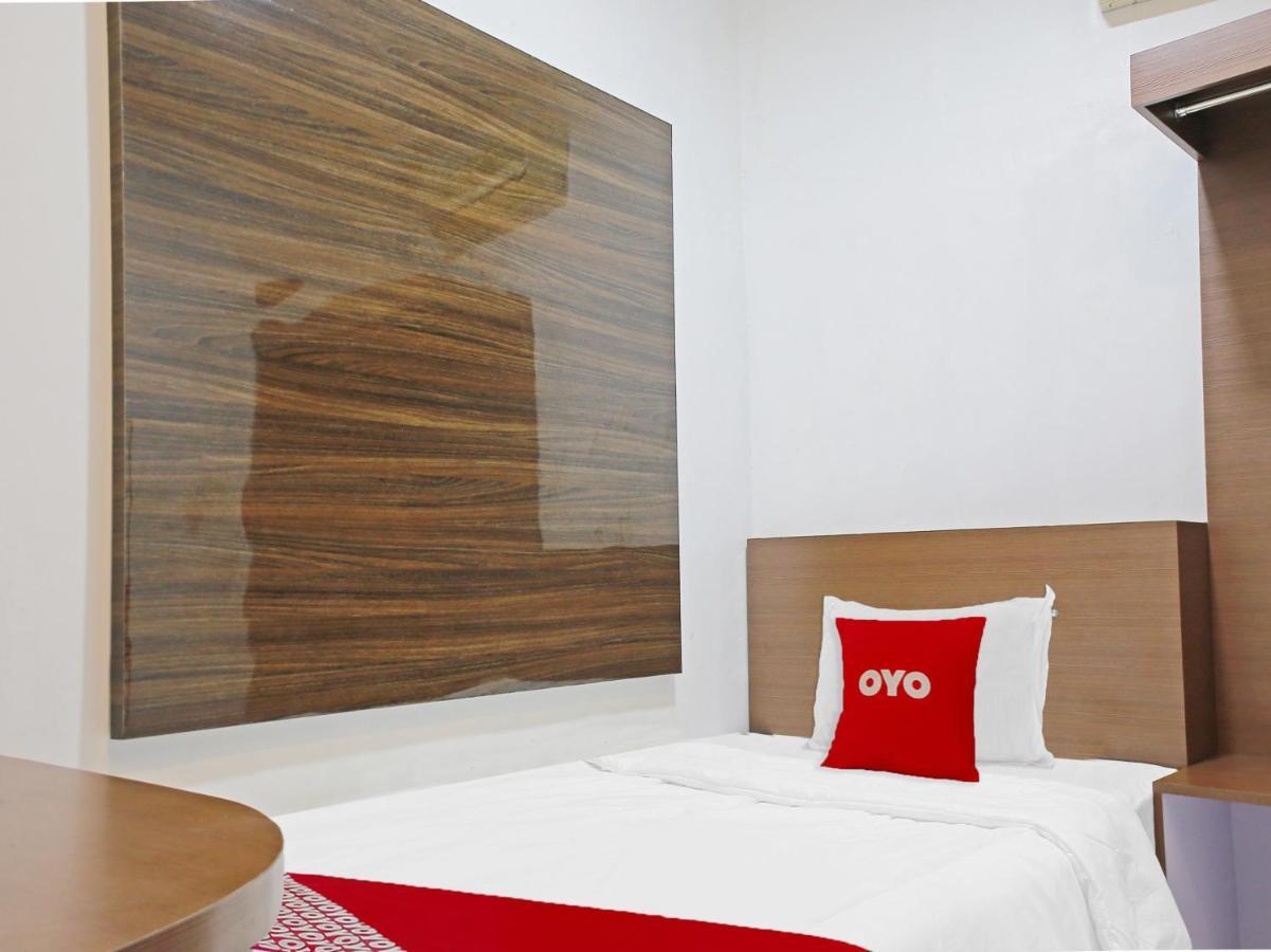 Oyo 90221 Makarim Guest House Syariah パンカランブーン エクステリア 写真
