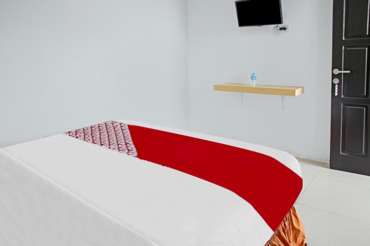 Oyo 90221 Makarim Guest House Syariah パンカランブーン エクステリア 写真