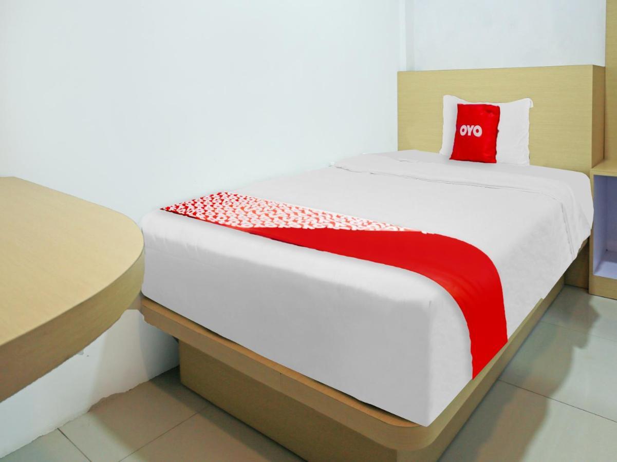 Oyo 90221 Makarim Guest House Syariah パンカランブーン エクステリア 写真