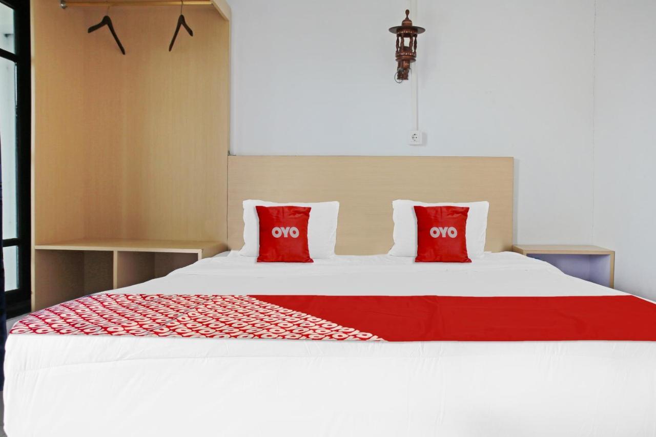 Oyo 90221 Makarim Guest House Syariah パンカランブーン エクステリア 写真