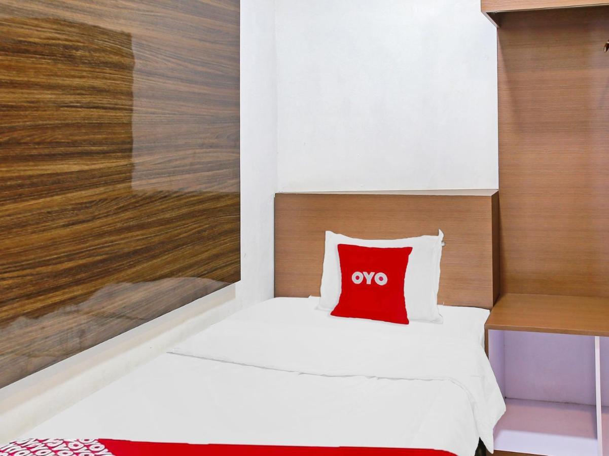 Oyo 90221 Makarim Guest House Syariah パンカランブーン エクステリア 写真