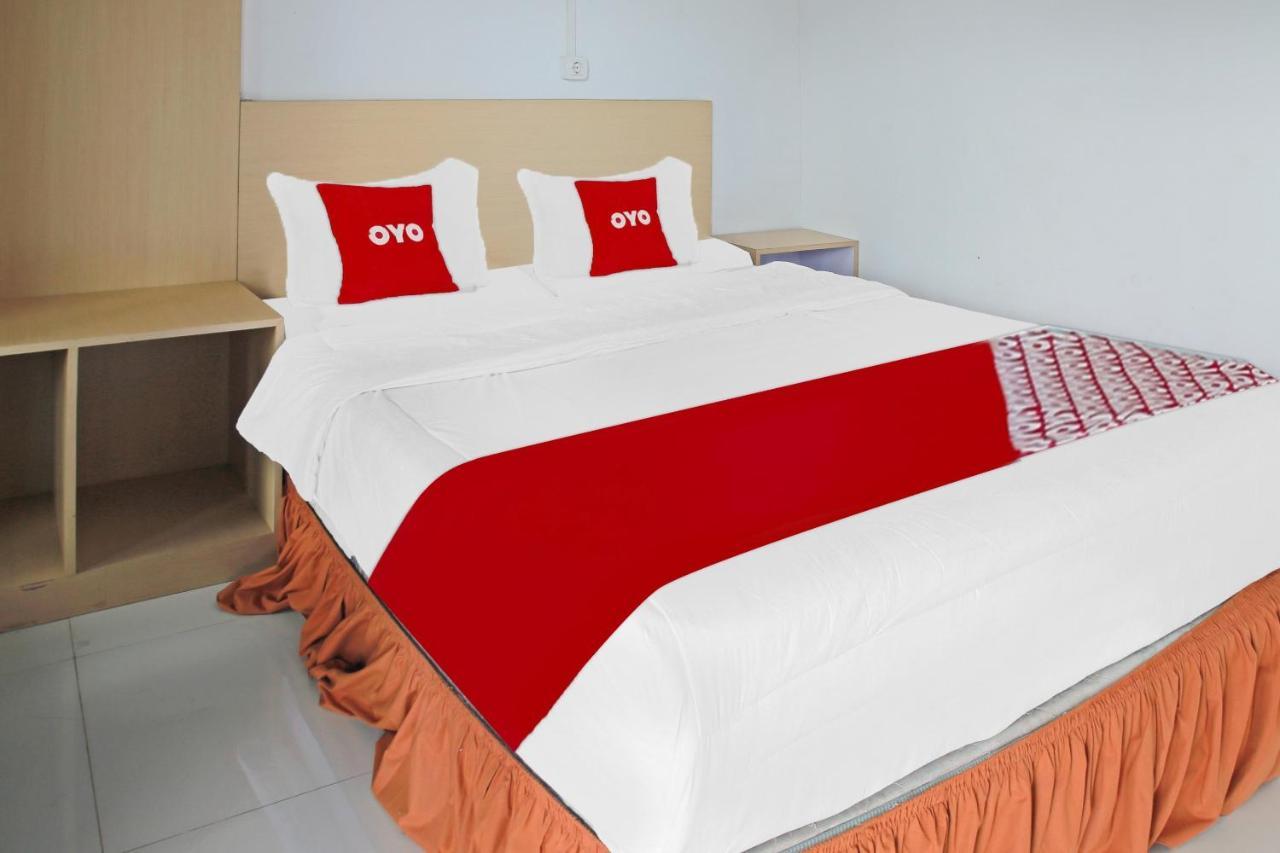 Oyo 90221 Makarim Guest House Syariah パンカランブーン エクステリア 写真