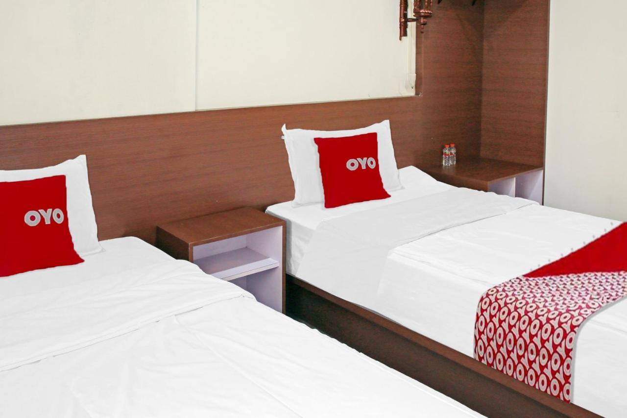 Oyo 90221 Makarim Guest House Syariah パンカランブーン エクステリア 写真