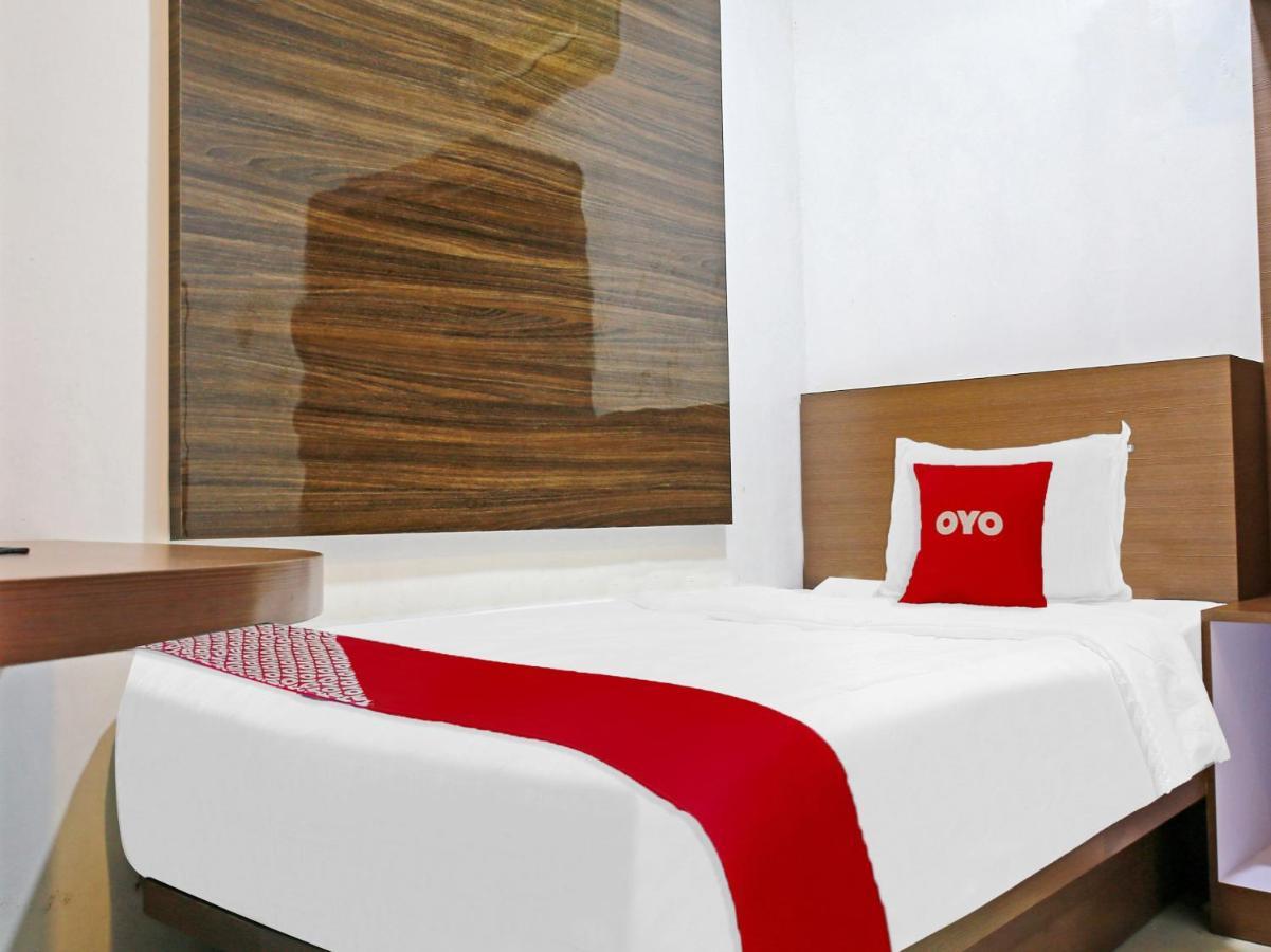 Oyo 90221 Makarim Guest House Syariah パンカランブーン エクステリア 写真