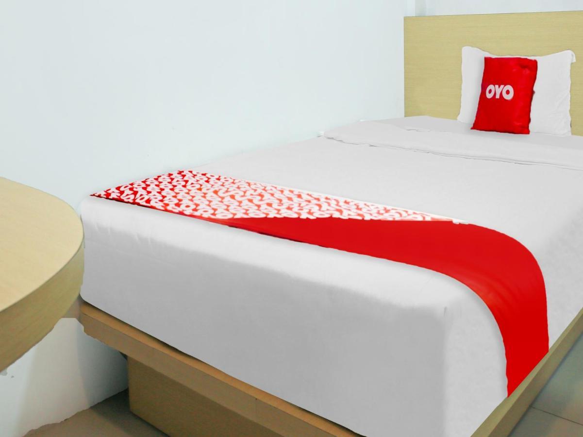 Oyo 90221 Makarim Guest House Syariah パンカランブーン エクステリア 写真