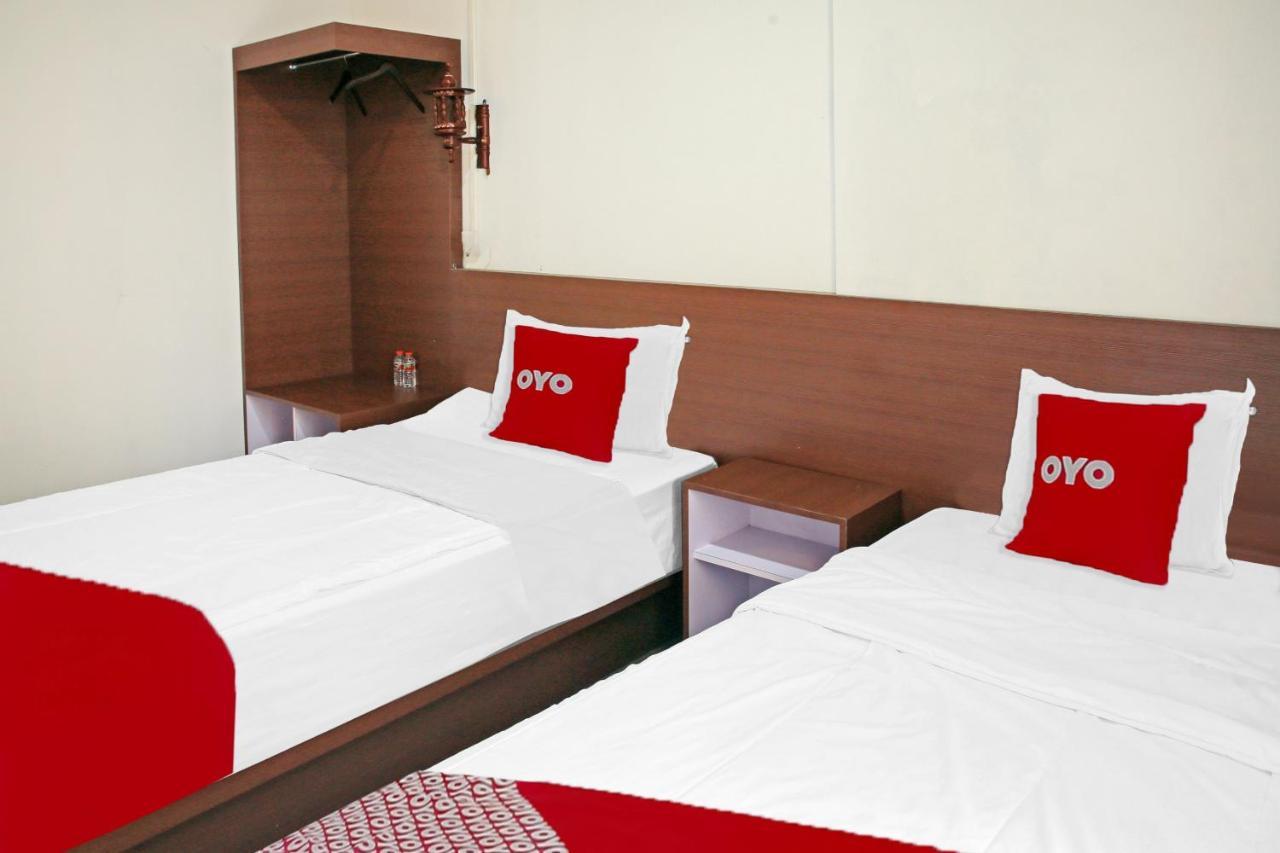 Oyo 90221 Makarim Guest House Syariah パンカランブーン エクステリア 写真