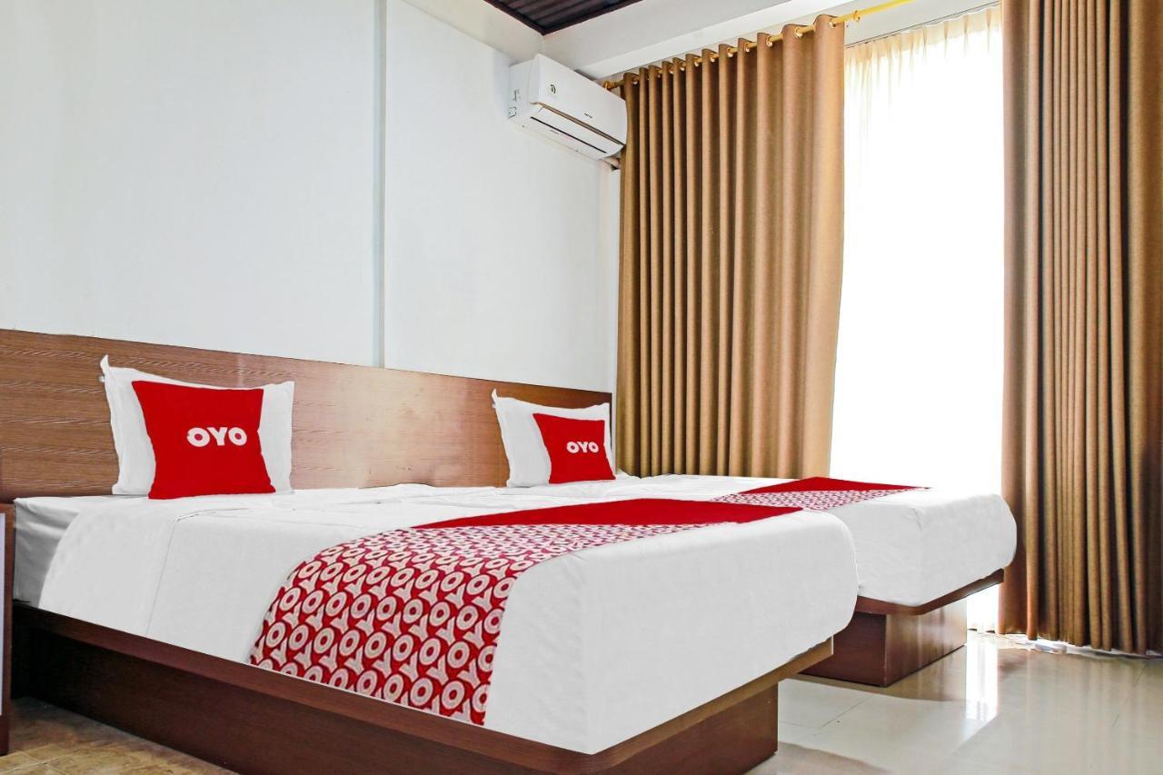Oyo 90221 Makarim Guest House Syariah パンカランブーン エクステリア 写真